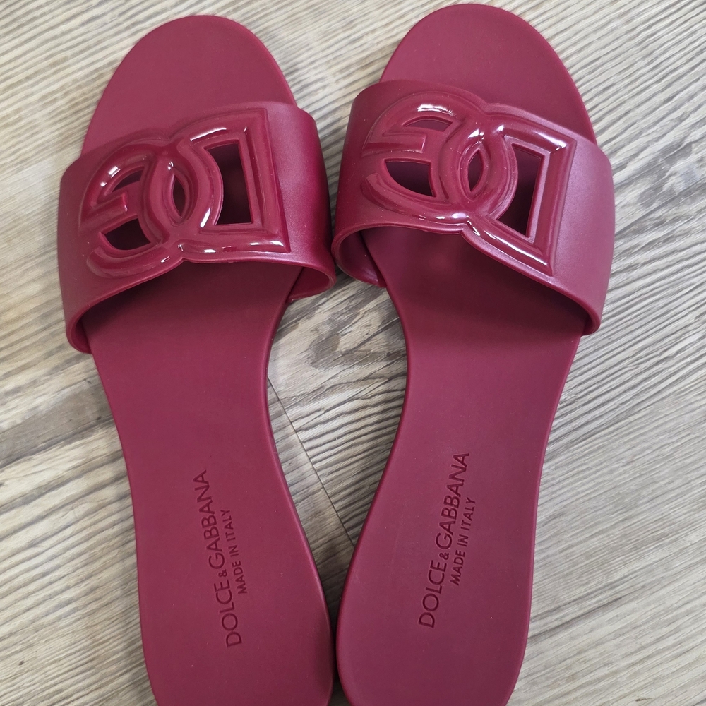 Dolce & Gabbana Women's Magenta Slide Sandals